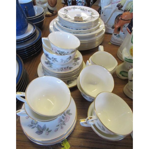 125 - QUANTITY OF ROYAL WORCESTER JUNE GARLAND TEA SET