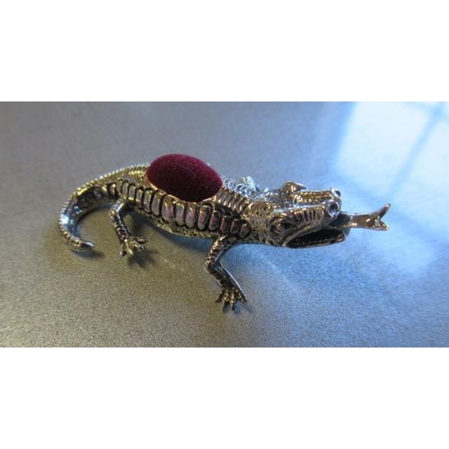 193 - SILVER LIZARD PIN CUSHION