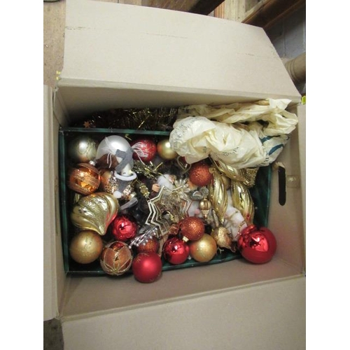 461 - LARGE BOX OF CHRISTMAS BAUBLES ETC