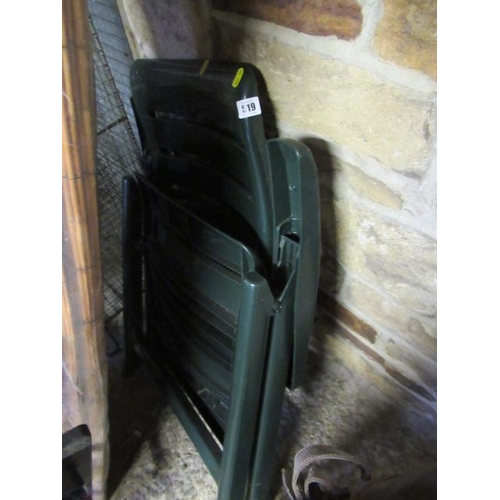 519 - GREEN PLASTIC FOLDING GARDEN CHAIR