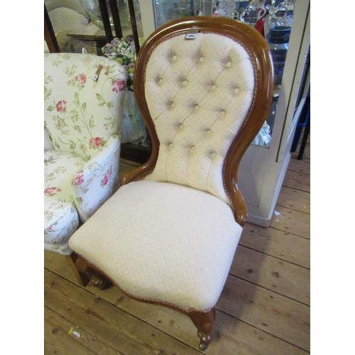 688 - BUTTON BACK SALON CHAIR