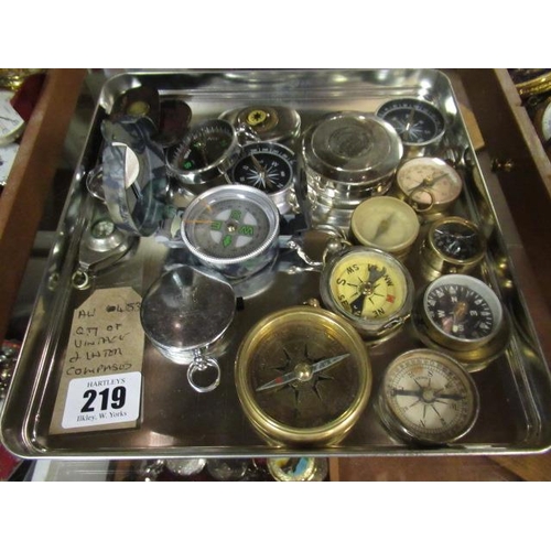 219 - QUANTITY OF VINTAGE AND LATER POCKET COMPASSES