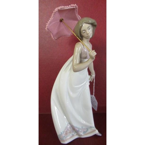 340 - LLADRO LADY WITH PARASOL