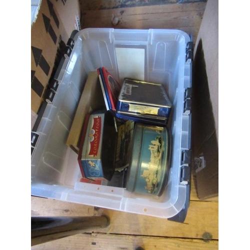 125 - BOX OF ROYAL MEMORABILIA