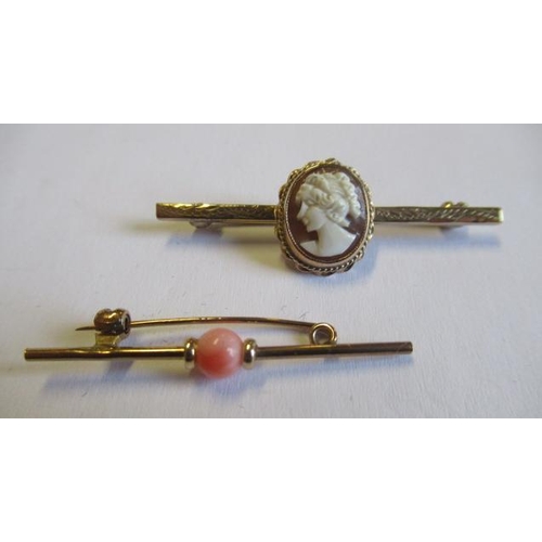 185 - 9CT GOLD CAMEO BROOCH AND A 9CT GOLD AND CORAL BEAD BROOCH