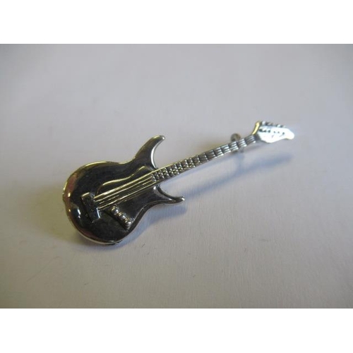 186 - SILVER GUITAR BROOCH