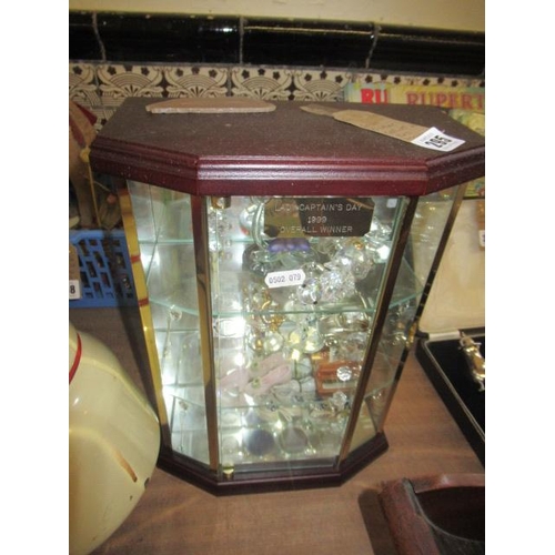 295 - SMALL DISPLAY CABINET OF GLASS ORNAMENTS