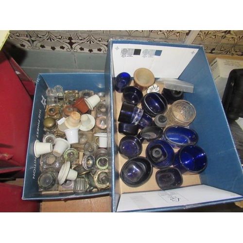 324 - BOX OF GLASS INKWELLS AND A BOX OF BLUE GLASS LINERS