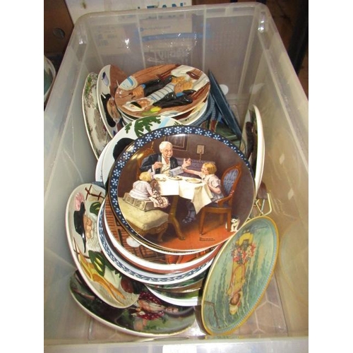 391 - BOX OF COLLECTABLE PLATES