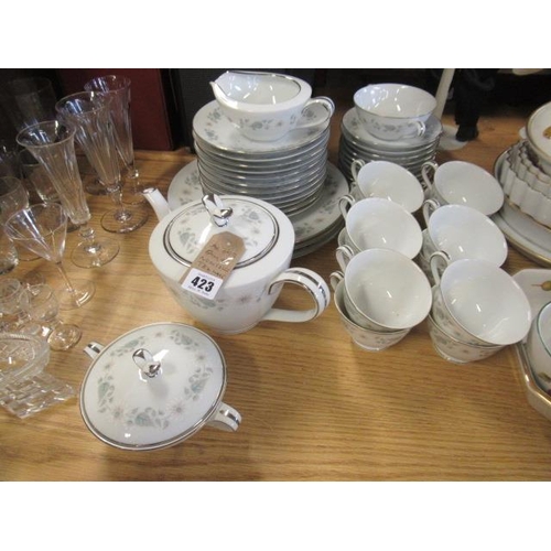 423 - QUANTITY OF NORITAKE TEAWARE