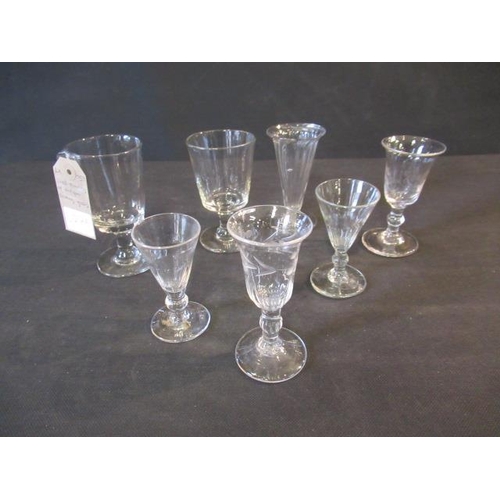 427A - SMALL QUANTITY OF ANTIQUE DRINKING GLASSES