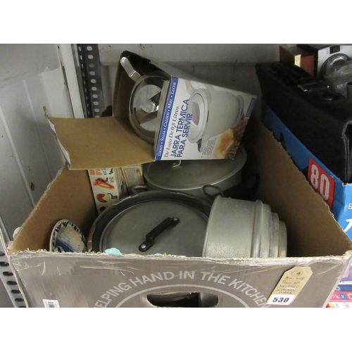 530 - BOX OF VINTAGE KITCHENWARE