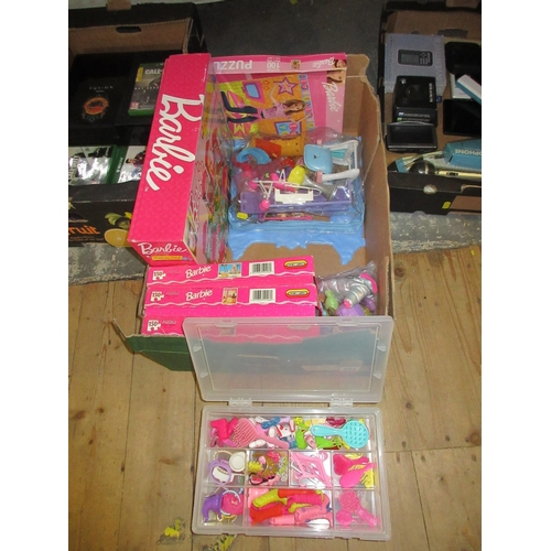 533 - BOX OF BARBIE ITEMS