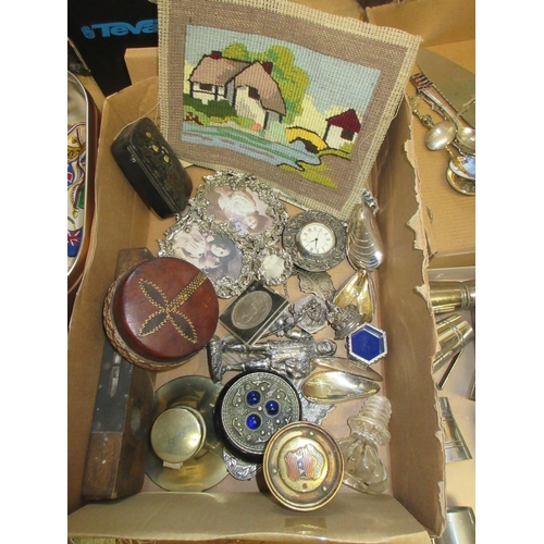 550 - BOX OF SMALL WHITE METAL ITEMS ETC