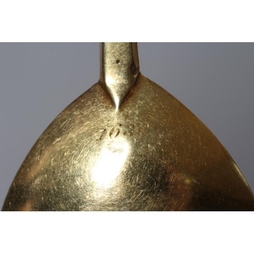 135 - A CHARLES I SEAL TOP SPOON, c.1638, the fig bowl marked with a shape in a dot border, the reverse en... 