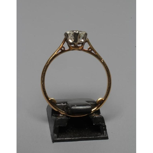 283 - A SOLITAIRE DIAMOND RING, the brilliant cut stone of approximately 1ct, claw set to a plain shank, s... 