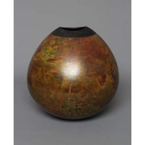 72 - ANDREW HILL (b.1964) A LARGE STONEWARE SPHERICAL VASE with mottled bronze, copper and green glaze, i... 