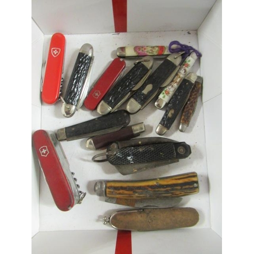 341 - BOX OF PENKNIVES