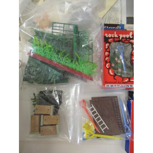 21 - BOX OF BRITAINS MINIATURE GARDEN ITEMS