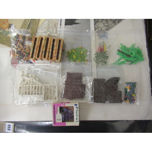 21 - BOX OF BRITAINS MINIATURE GARDEN ITEMS