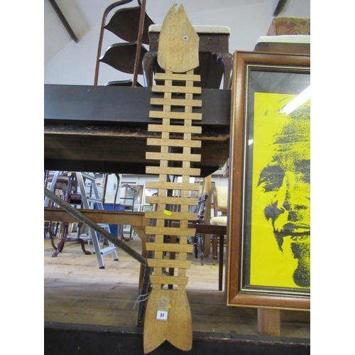 67 - LARGE WOODEN FISH PLATTER