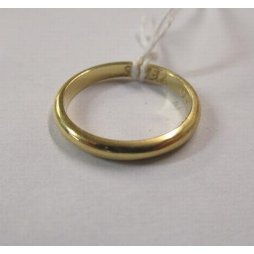 18CT GOLD WEDDING RING - 3.4G