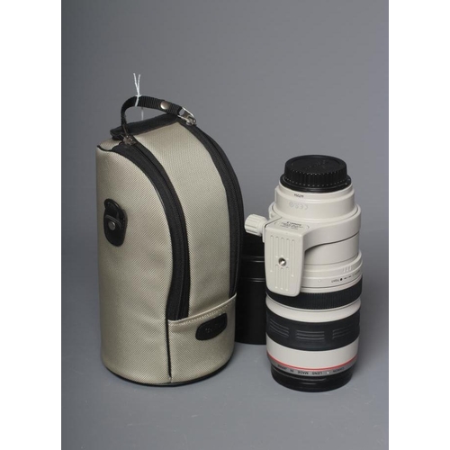 479 - A CANON ULTRASONIC ZOOM LENS, EF 100-400mm, 1:4.5-5.6 L IS, with Jessops Skylight 1A filter, and cas... 