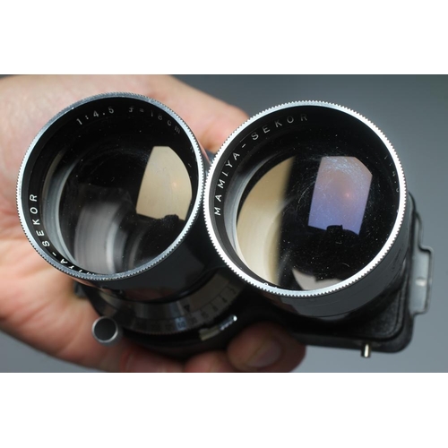 487 - A MAMIYA C220 CAMERA with Mamiya-Sekor 1:4.5 f=18cm dual lens (Est. plus 24% premium inc. VAT)