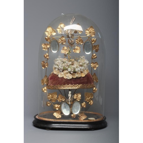 503 - A GLOBE DE MARIEE, French 19th century, the ivy leaf stamped gilt metal wirework frame centred by a ... 