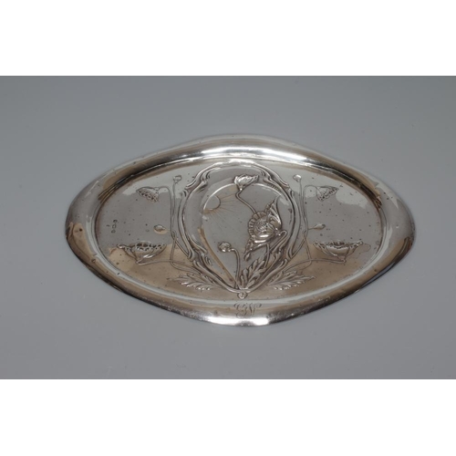 179 - AN EDWARDIAN SILVER ART NOUVEAU DRESSING TABLE TRAY, maker's mark rubbed, Birmingham 1909, of quatre... 
