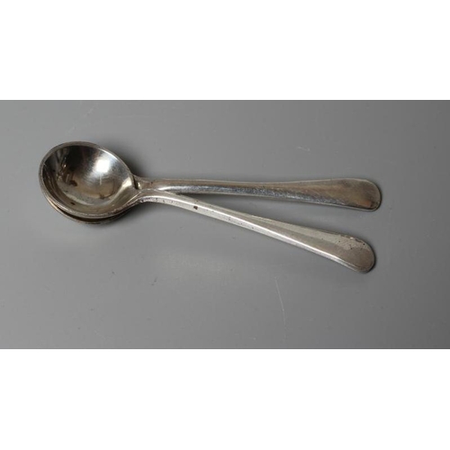 187 - A PAIR OF EDWARDIAN SILVER NOVELTY GOLF BALL SALTS by Vale Brothers & Sermon, Chester 1907, with thr... 