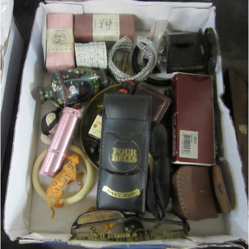 BOX OF COLELCTABLES INCLUDING SPECTACLES