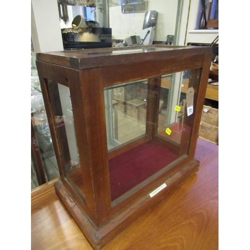 GOLDSMITHS AND SILVERSMITHS DISPLAY CABINET