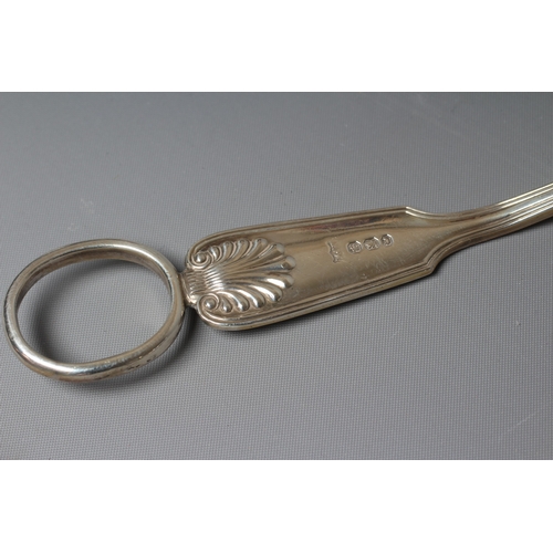 115 - A PAIR OF LATE VICTORIAN SILVER KINGS PATTERN GRAPE SCISSORS by Mappin & Webb, Sheffield 1896, 3ozs ... 
