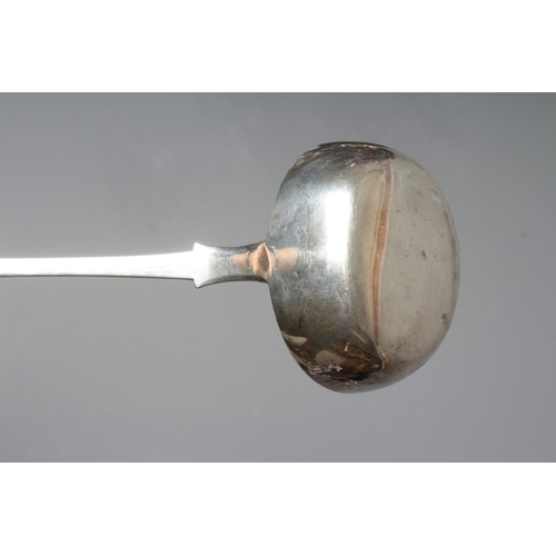 138 - A RUSSIAN FIDDLE PATTERN SOUP LADLE by Anatoly Apollonovich Artsybashev, c.1912, 84 Zlotnik standard... 