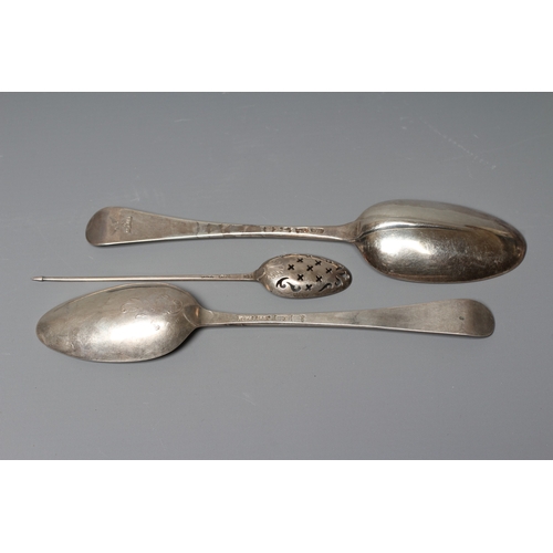 141 - A GEORGE III SILVER SHELL BACK MOTE SPOON by James Wilkes, maker's mark stamped twice only, with arr... 