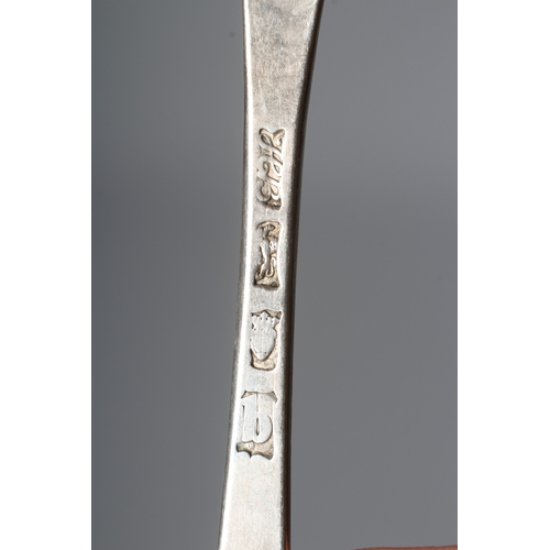 141 - A GEORGE III SILVER SHELL BACK MOTE SPOON by James Wilkes, maker's mark stamped twice only, with arr... 