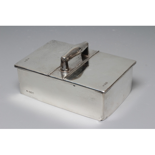 161 - AN EDWARD VII SILVER CIGAR BOX by William Comyns and retailed by Snow & Ashworth of Harrogate, Londo... 