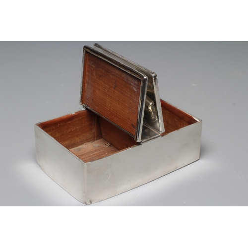 161 - AN EDWARD VII SILVER CIGAR BOX by William Comyns and retailed by Snow & Ashworth of Harrogate, Londo... 