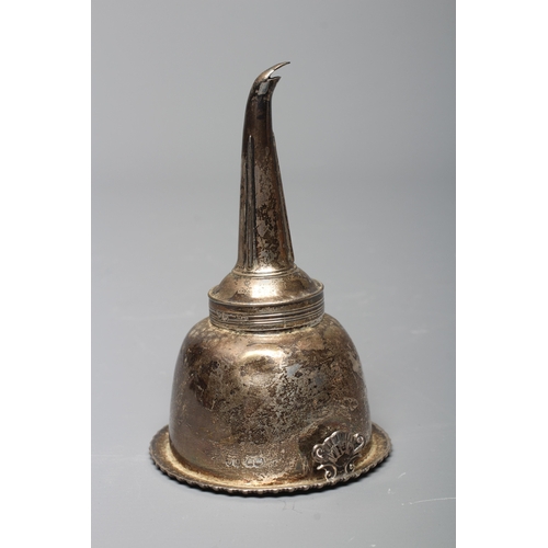 174 - A GEORGE IV SILVER WINE FUNNEL, maker's mark possibly WE, London 1829, with everted gadrooned rim an... 