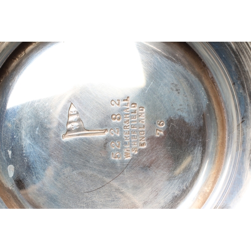 181 - AN EDWARD VII SILVER SMALL TROPHY ROSE BOWL by Walker & Hall, Sheffield 1908, with two bifurcated lo... 