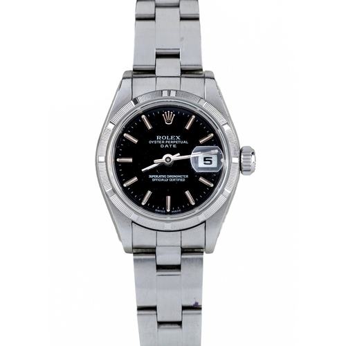 199 - A LADYS' ROLEX OYSTER PERPETUAL DATE CHRONOMETER WRISTWATCH, the black dial with applied batons, cen... 