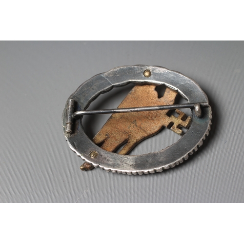 398 - A GERMAN THIRD REICH PARATROOPER BADGE with vertical pin, unmarked