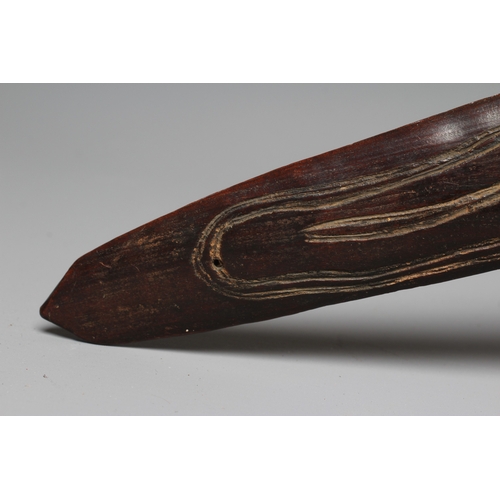 418 - AN ANTIQUE ABORIGNAL BOOMERANG of classic crescent shape, with pointed tips and carved decoration to... 