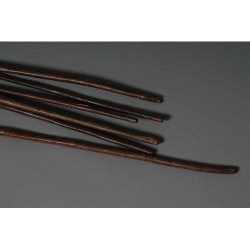 419 - EIGHT AFRICAN SPEARS, comprising six throwing spears, and two thrusting spears with hooked blades, w... 