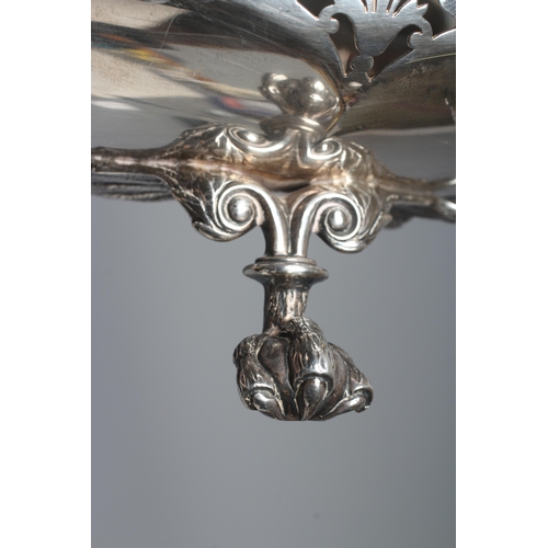 91 - A LARGE GEORGE V SILVER FRUIT BOWL by Goldsmiths & Silversmiths Co., London 1915, of dished circular... 
