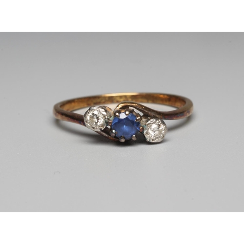 281 - A SAPPHIRE AND DIAMOND THREE STONE CROSSOVER RING, the central facet cut sapphire claw set and flank... 