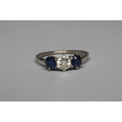 323 - A THREE STONE DIAMOND AND SAPPHIRE RING, the central brilliant cut diamond of approximately 0.45cts,... 
