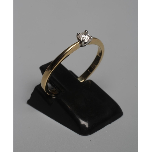 325 - A SOLITAIRE DIAMOND RING, the round brilliant cut stone of 0.15cts, claw set to a 18ct gold shank, s... 