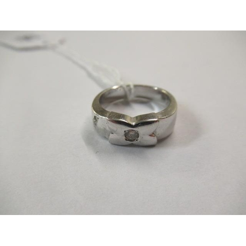 257 - DIAMOND SET 18CT WHITE GOLD RING